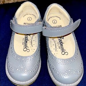 Toddler shoes size 7